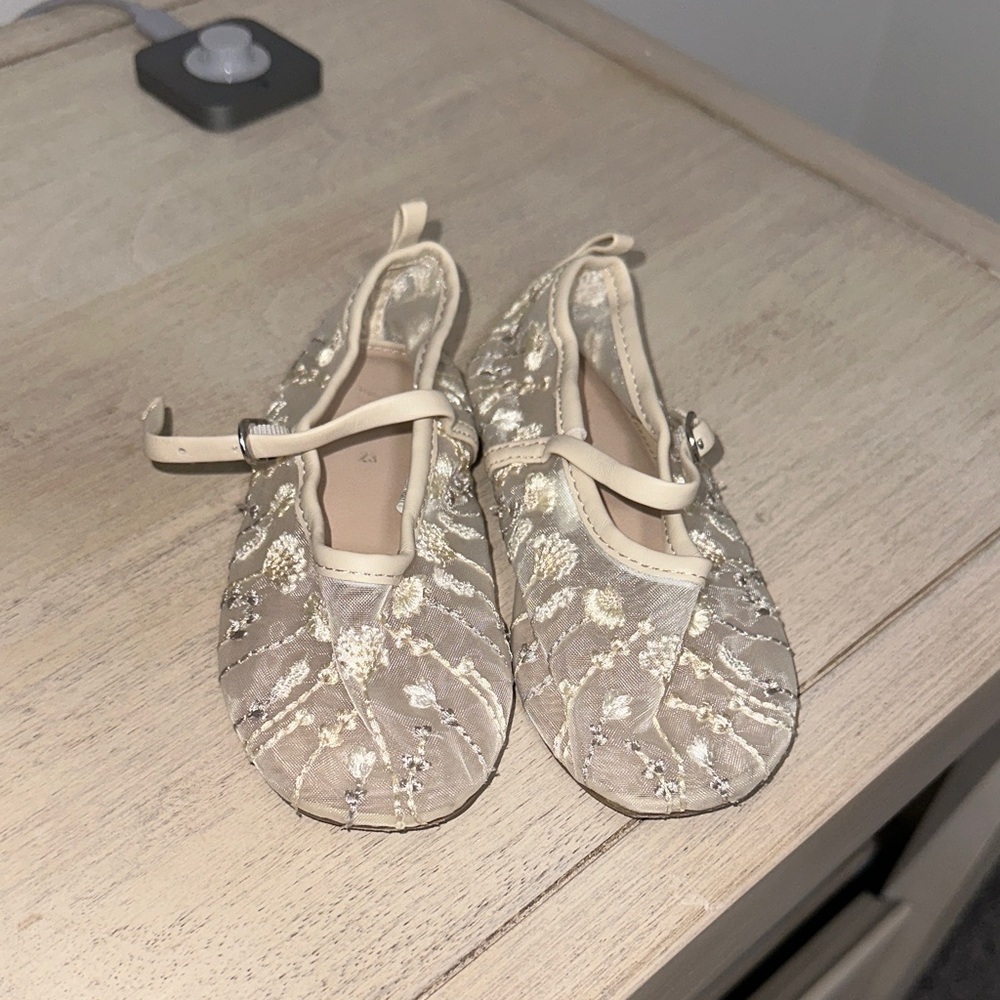 Zara Cream Kids Dress Shoes